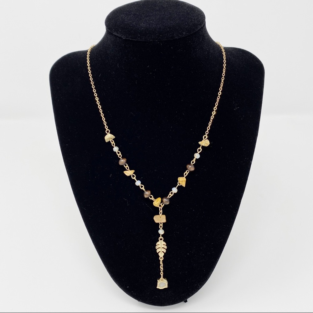 Pebble style necklace